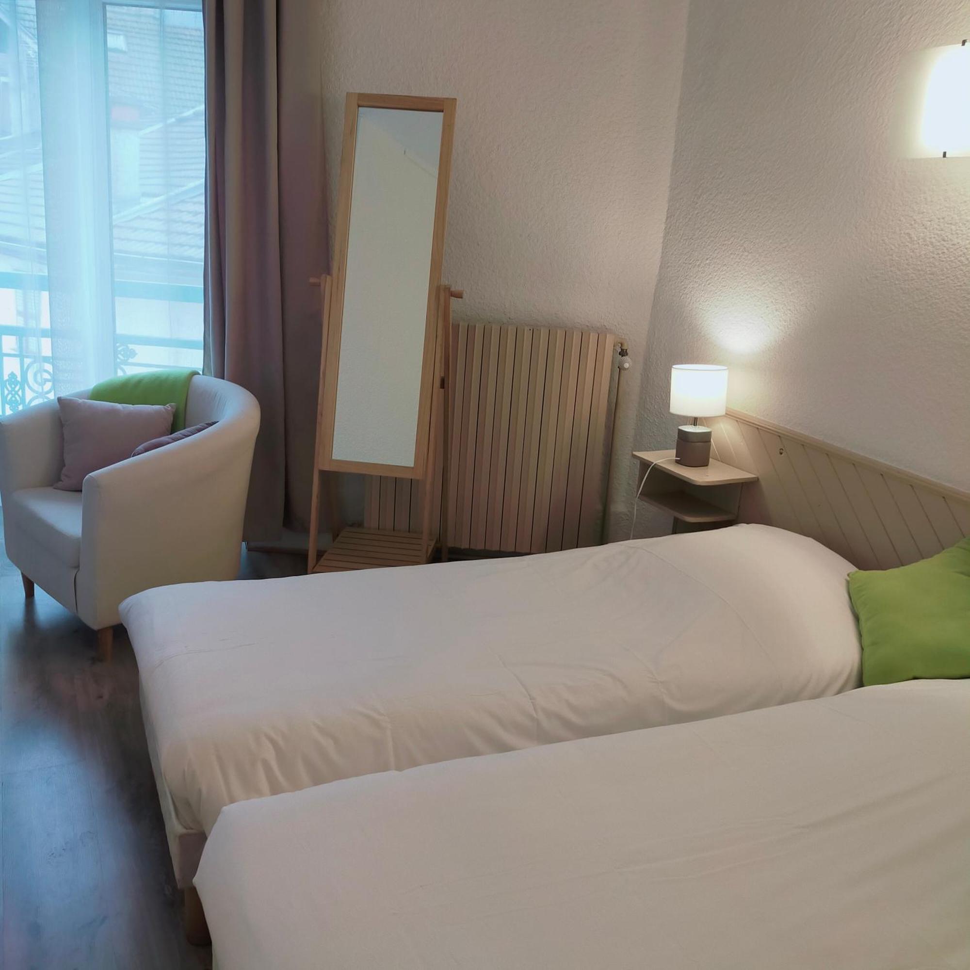 Hotel Les Alpes Allevard Esterno foto